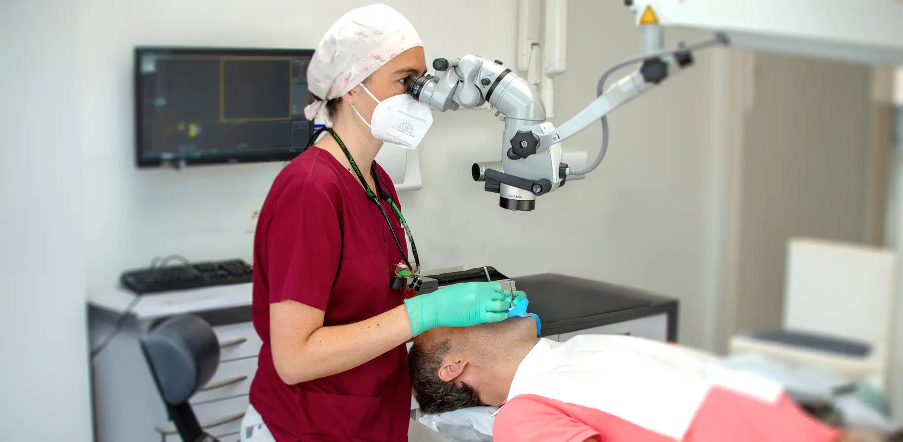 Des soins d'une précision exceptionnelle grâce à l'utilisation d'un matériel de pointe Des soins d'une précision exceptionnelle grâce à l'utilisation d'un matériel de pointe