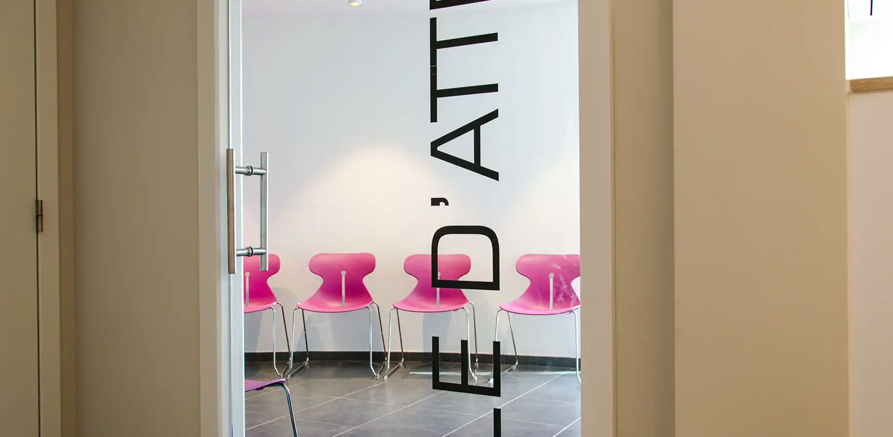 Une salle d'attente confortable Une salle d'attente confortable